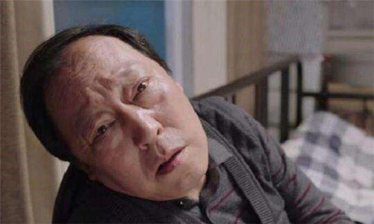 《都挺好》蘇大強居然背著家里人去買發電機組了，聊天記錄曝光
