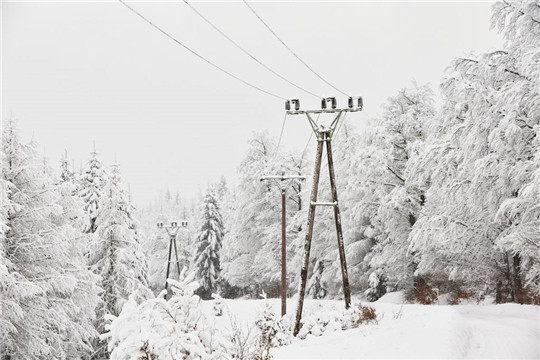 華全：以“動(dòng)”治“凍”，迎風(fēng)戰(zhàn)雪保供電！
